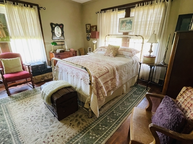 The overflow regular room at The Old Place Bed and Breakfast