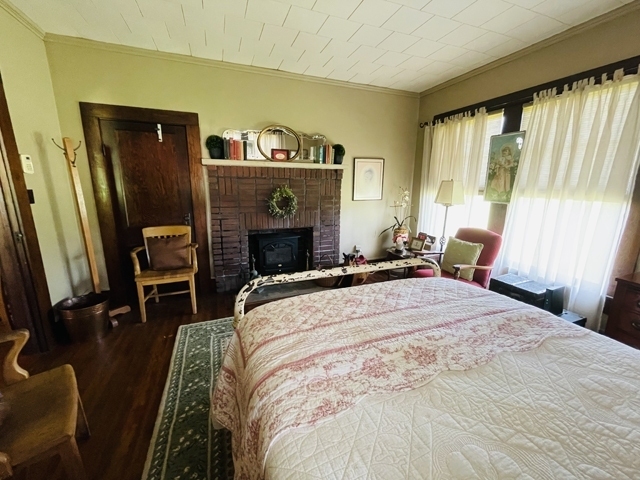 The overflow regular room at The Old Place Bed and Breakfast