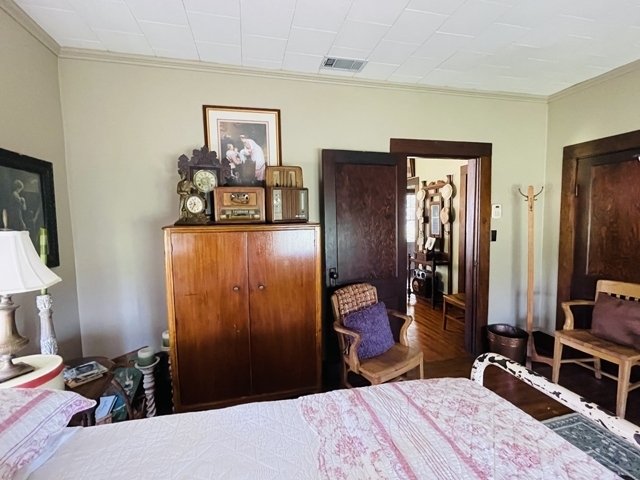 The overflow regular room at The Old Place Bed and Breakfast
