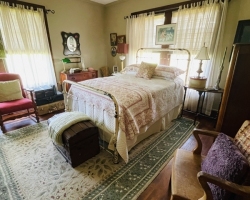 The overflow regular room at The Old Place Bed and Breakfast