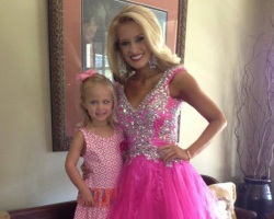Miss Mississippi, Chelsea Rick and with Anna Kate, The Old Place Bed and Breakfast owner, Theresa Glenn's granddaughter